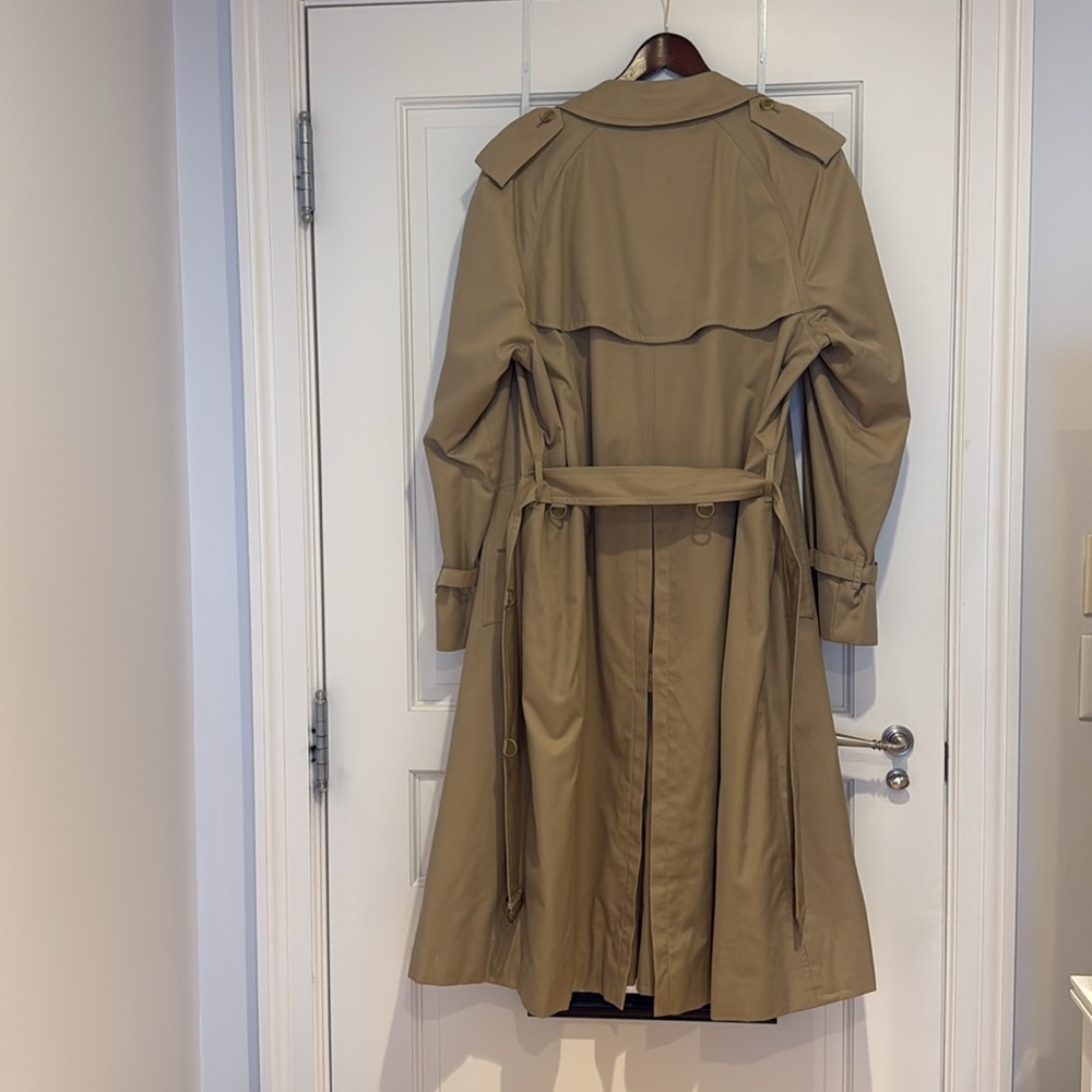 Beautiful Burberry Men’s Trench Coat. Tan size 54 L (EU) 44 L (US). - Picture 3 of 7